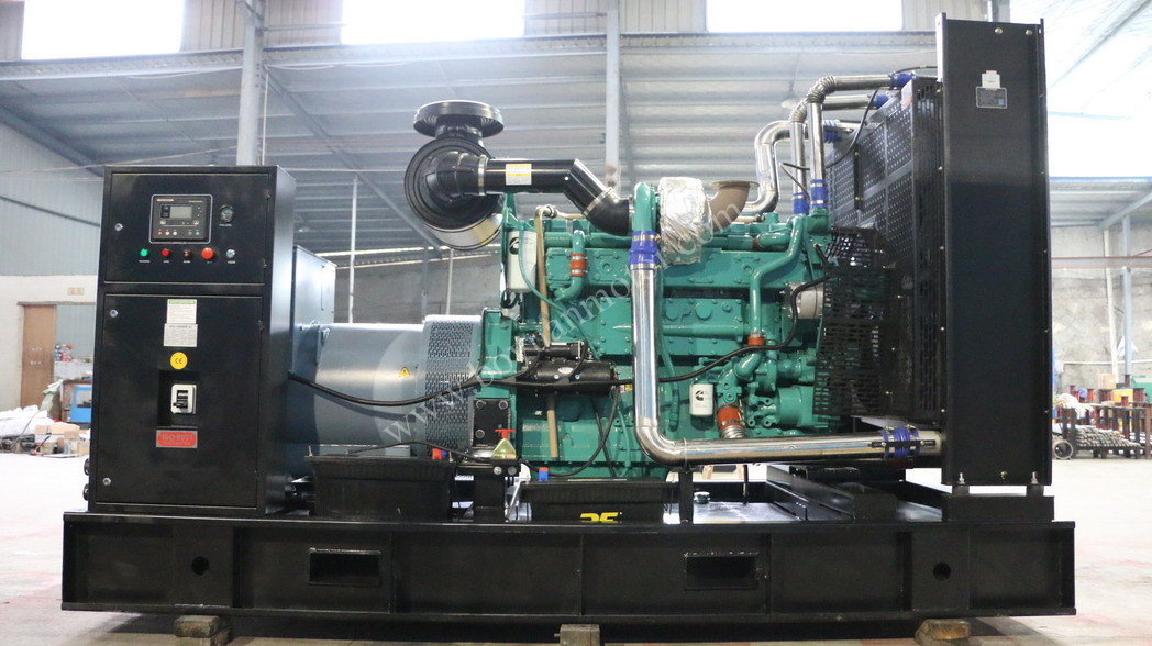 Power Generator 750kw with Cummins Engine, ATS, Battery