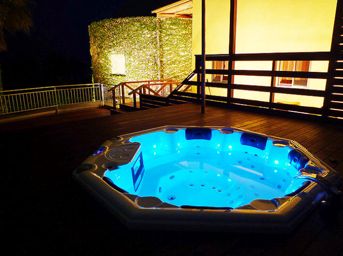 LED Round Sex Massage Whirlpool Outdoor Jacuzzi with Overflow/Ozone Generator