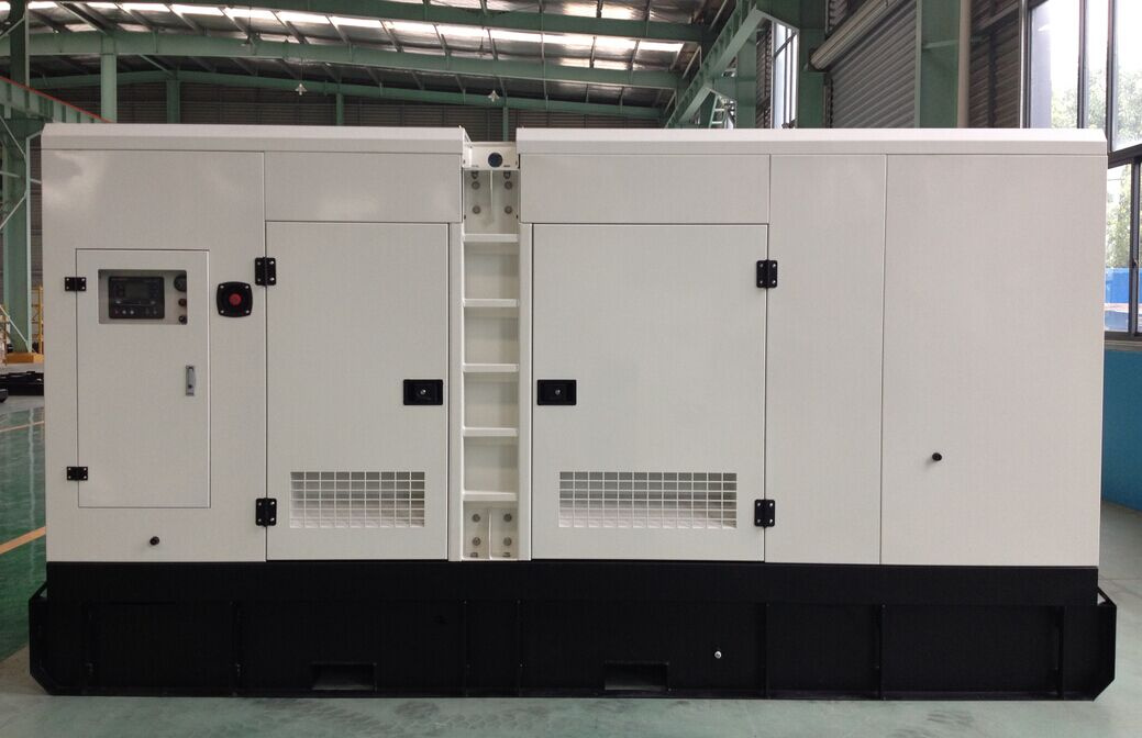 Top Supplier Cummins Silent 120kw/150kVA Diesel Generator (GDC150*S)